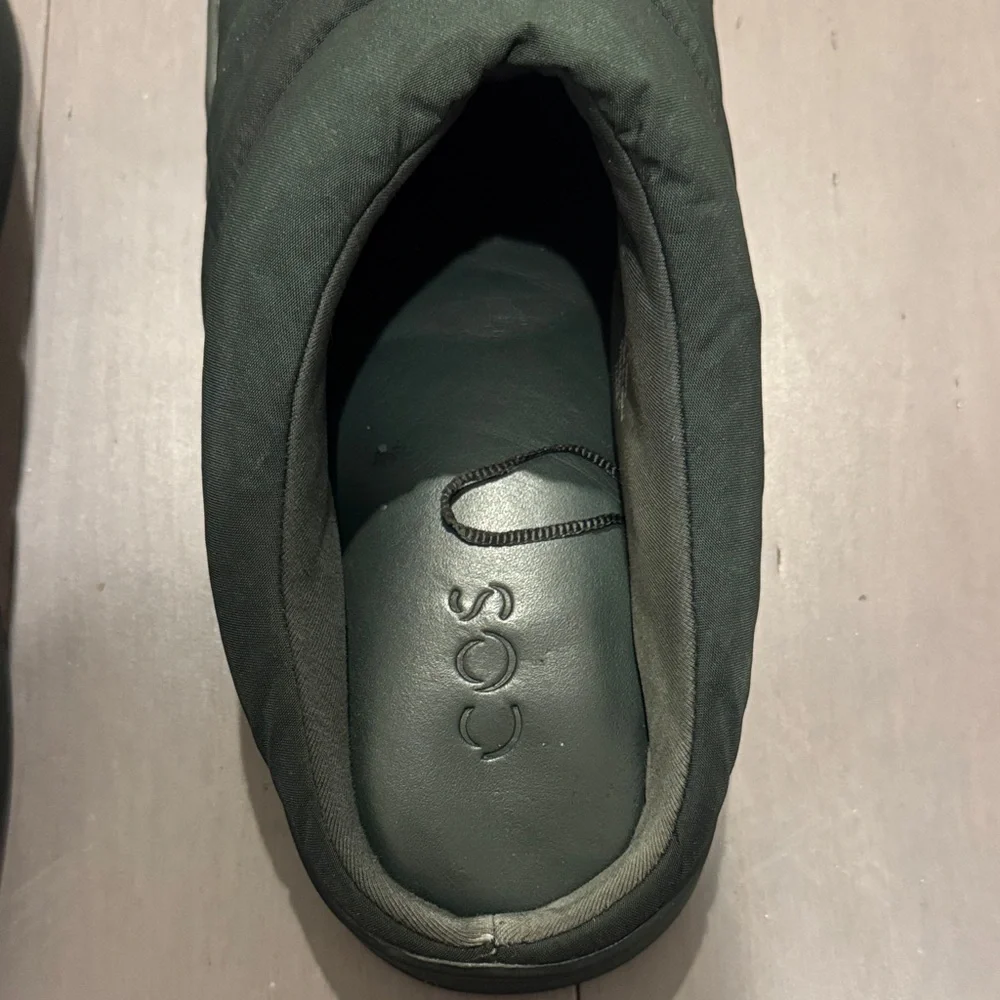 COS Quilted Puffer Mule Sneakers Men’s Size 10 Slip On House Shoes Minimalist - Picture 2 of 4